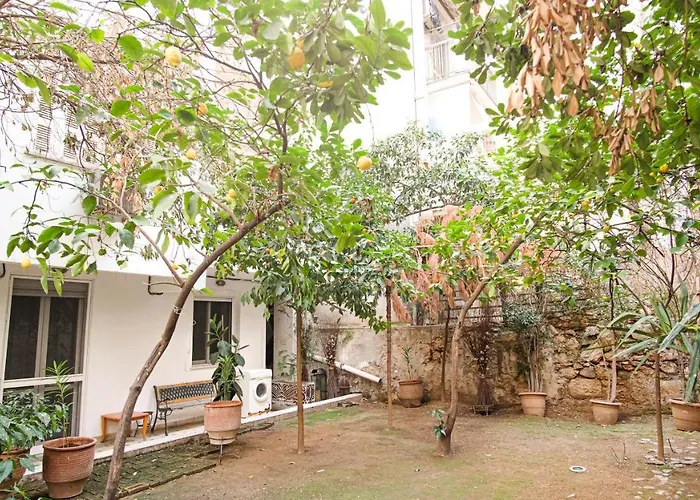Calm And Cozy Flat With Romantic Garden